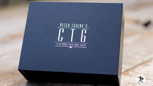 CTG Blue by Peter Eggink - moneta nel bicchiere