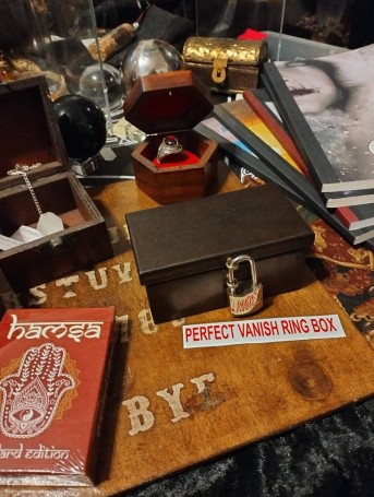 Perfect VanishRing Box (with padlock) by Marco Silverii & Strixmagic - vanishing ring box