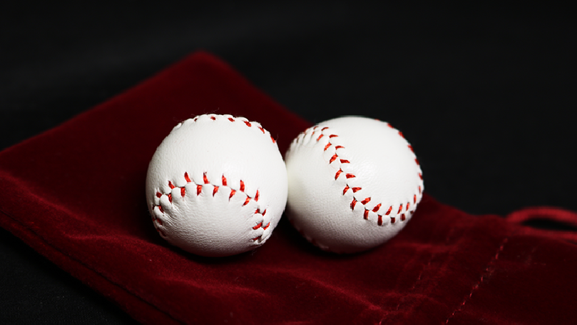 Strong Chop Cup Balls White Leather (Set of 2) by Leo Smetsers - palline da baseball